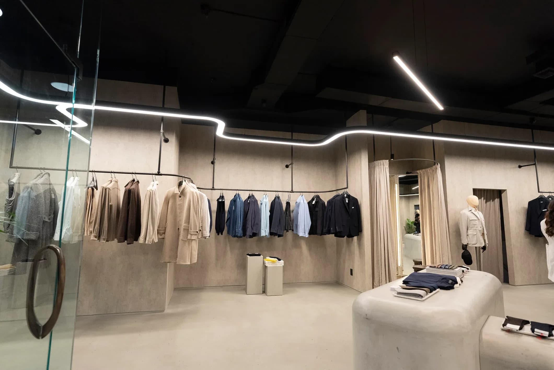 Bespoke LED Lighting Masterpiece by Centerlight in Manhattan Retail Store
